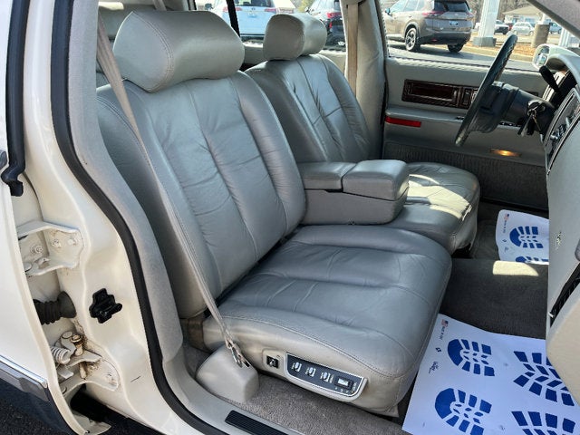 1993 Cadillac Fleetwood Base