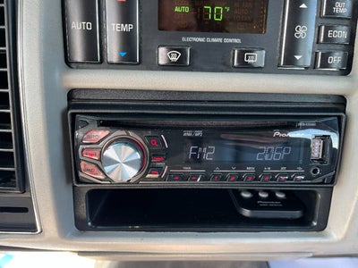 1993 Cadillac Fleetwood Base