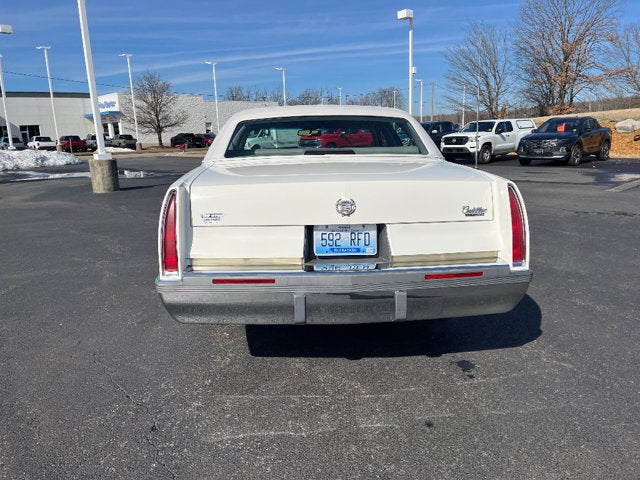 1993 Cadillac Fleetwood Base