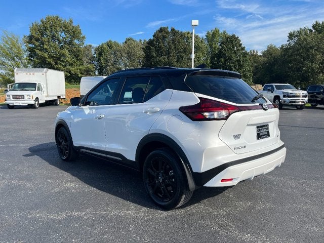 2023 Nissan Kicks SR