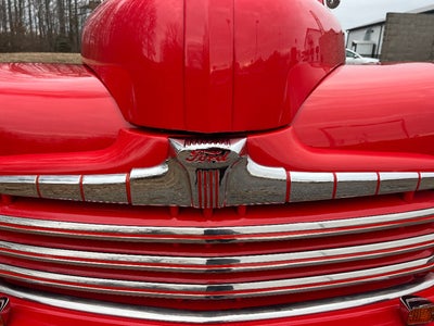 1946 Ford SEDAN 4 DOOR