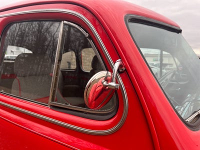 1946 Ford SEDAN 4 DOOR