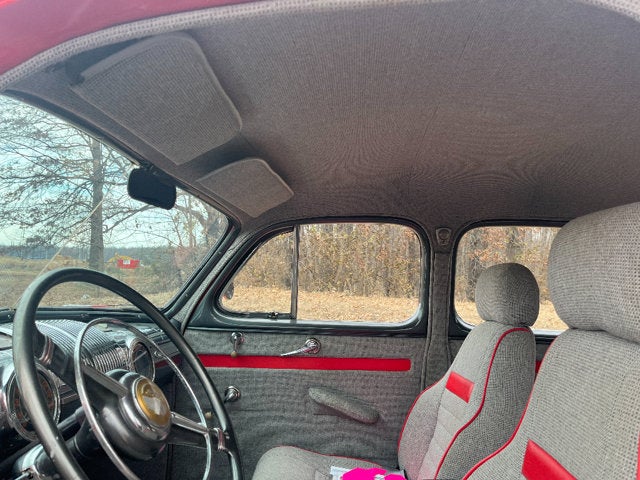 1946 Ford SEDAN 4 DOOR