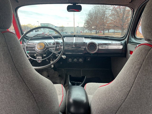 1946 Ford SEDAN 4 DOOR