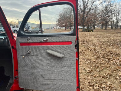 1946 Ford SEDAN 4 DOOR