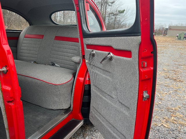 1946 Ford SEDAN 4 DOOR